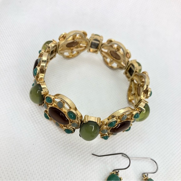 Green Lucite Cabachon Stretch Bracelet and Dangle Earring Gold Tone Set - Picture 3 of 6